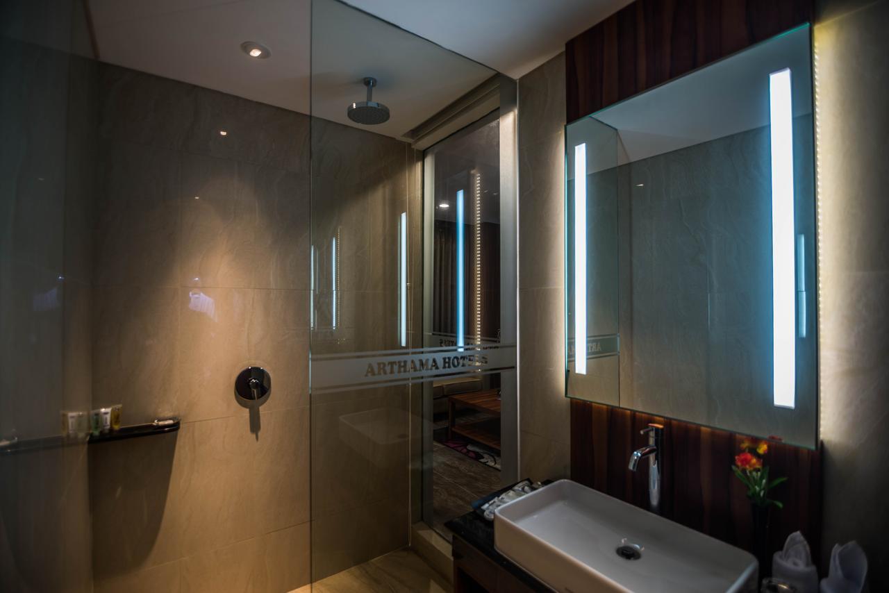 Arthama Hotels Makassar Exterior photo
